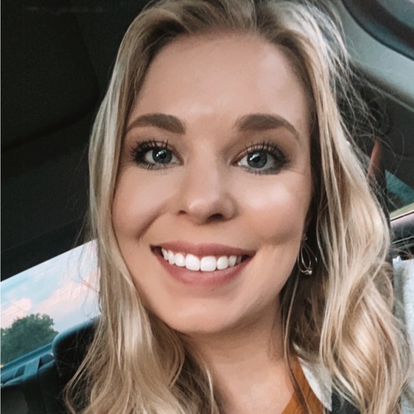 Meet your Posher, Laura - Picture 1 of 1